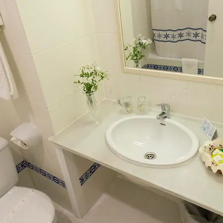 Zuhayra Hotel 2*